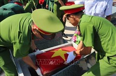 Inhumation  des restes de soldats tombés au Cambodge