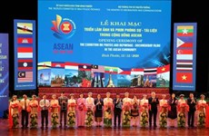 Exposition sur la Communauté de l'ASEAN à Binh Phuoc