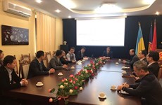 L'ambassadeur Nguyen Hong Thach rencontre des représentants d'entreprises vietnamiennes en Ukraine