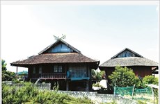 Le khau cút, symbole décoratif des maisons des Thai noirs
