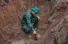 Bombe de guerre désarmorcée dans un quartier résidentiel à Quang Binh