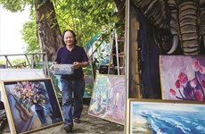 Le vieux peintre du pont Long Biên