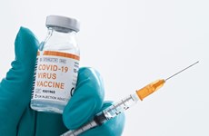 COVID-19 : Le secteur bancaire fait don de 160 milliards de dongs au Fonds d’achat des vaccins 