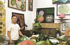 Feuilles de lotus, source d’inspiration infinie pour un jeune peintre huéen