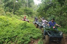 Sillonner les sentiers de Dông Mô en quad