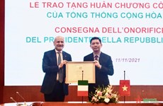 Un professeur associé vietnamien honoré de l’Ordre du mérite de l’Italie