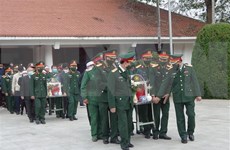 Inhumation des restes de deux martyrs tombés pendant la campagne de Dien Bien Phu