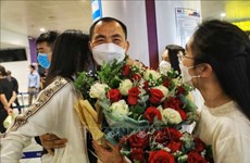 259 autres Vietnamiens d'Ukraine rentrent chez eux par un vol en provenance de Pologne