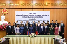 La vice-présidente du Laos en tournée à Ha Giang