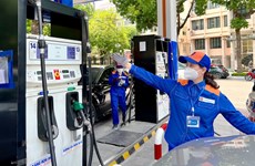 Carburant : le prix de l'essence franchit la barre des 31.000 dongs le litre