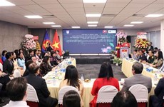 Rencontre pour célébrer le 27e anniversaire de l'adhésion du Vietnam à l'ASEAN