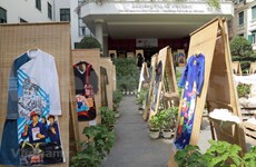 Une exposition rend hommage à l'ao dài traditionnel vietnamien à Hanoi