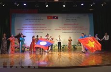 Echange artistique à Vientiane pour célébrer l'Année de l'amitié et de la solidarité Vietnam-Laos