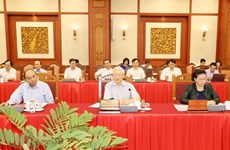 Le Bureau Politique travaille avec la Permanence du Comité du Parti de Hanoï