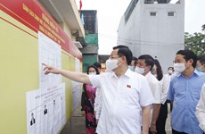 Le président de l'AN inspecte les préparatifs des élections à Tuyen Quang