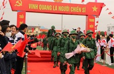 Des jeunes de Hanoi et d'autres localités heureux de faire leur service militaire