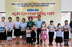  Des Vietnamiens au Laos répondent à la Journée de la langue vietnamienne à l’étranger
