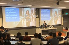Des étudiants vietnamiens en Australie discutent des mégadonnées