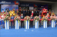 Le Cambodge apprécie les contributions des entreprises vietnamiennes
