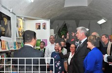 Le président cubain inaugure le pavillon du Vietnam à la Foire internationale du livre de La Havane 
