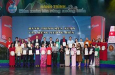Vietjet honoré pour son soutien aux enfants ethniques et des zones insulaires