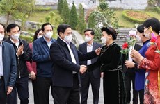 Le Premier ministre à la Journée du grand bloc d’union nationale dans une commune à Cao Bang