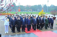 Têt du Tigre 2022 : les dirigeants rendent hommage au Président Hô Chi Minh
