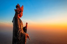 Tây Ninh : la plus haute statue de Bouddha en bronze d'Asie sur le mont Ba Den