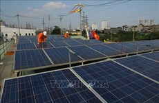 Développement  des centrales solaires sur les toits au Vietnam.