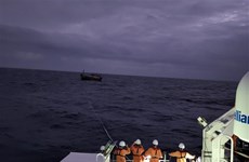 Da Nang : un bateau de pêche en détresse remorqué en toute sécurité