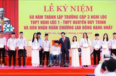 Le président de l'AN à la célébration du 60e anniversaire de la fondation du lycée Nguyên Duy Trinh 