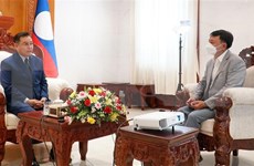 Le président lao de l'AN salue la grande amitié entre le Vietnam et le Laos