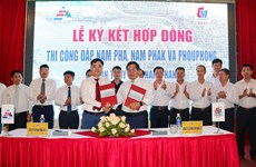 Deux entreprises construisent le barrage de centrale de Nam Phak