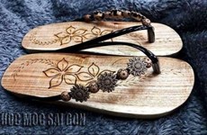 « Guốc mộc » : de gracieuses sandales vietnamiennes en bois 