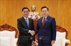 Le président de l’AN du Laos reçoit le président de la Commission centrale du contrôle du PCV