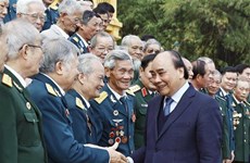 "Hanoi - Dien Bien Phu aérien" : le président rencontre d’anciens combattants