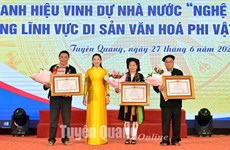 Tuyên Quang : remise du titre d'Artisan émérite en arts folkloriques
