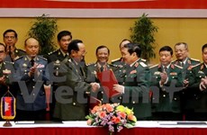 Une délégation militaire vietnamienne en visite officielle au Cambodge
