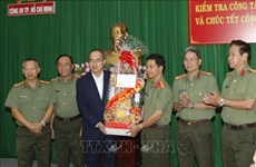Ho Chi Minh-Ville : meilleurs vœux du Têt à des unités des forces armées et aux religieux
