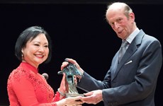 « La petite fille au Napalm » Phan Thi Kim Phuc reçoit le prix de la paix de Dresde