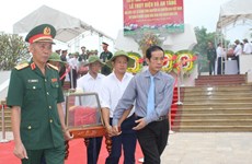 Quang Binh : inhumation des restes de 17 volontaires tombés au Laos