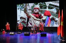 Un programme artistique spécial rapproche le Pérou des Vietnamiens