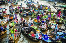 Marché flottant: une caractéristique unique du delta du Mékong