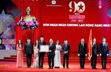 Le PM Nguyên Xuân Phuc assiste à une cérémonie marquant le 90e anniversaire du journal Lao Dông