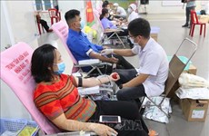 Près de 2.000 jeunes et ouvriers à Ho Chi Minh-Ville participent au don de sang