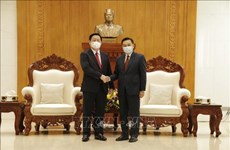 Les dirigeants lao reçoivent une délégation du PCV