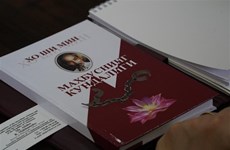 L’œuvre “Carnet de prison” du Président Hô Chi Minh traduite en ouzbek