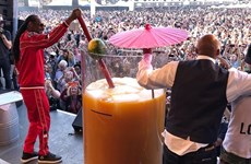 Un hôtel thaïlandais établit un record mondial avec le plus grand cocktail Negroni