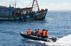 La Garde-côte du Vietnam intensifie sa lutte contre la pêche illégale