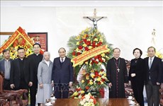Des dirigeants vietnamiens félicitent la communauté catholique à l'occasion de Noël